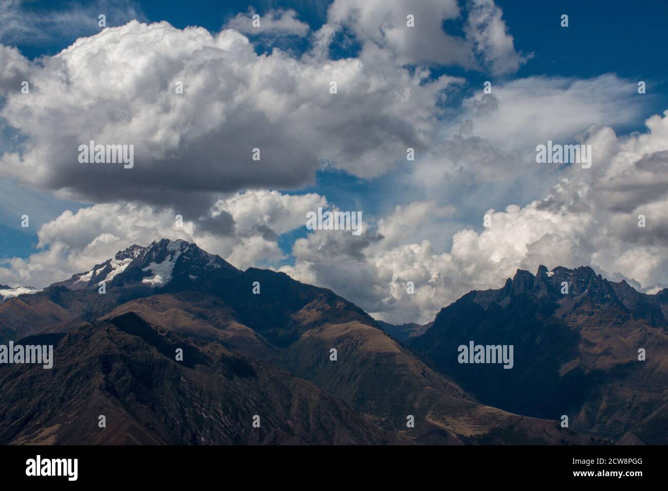 Scenic view of the Andes mountains near Cusco, Peru Stock Photo - Alamy