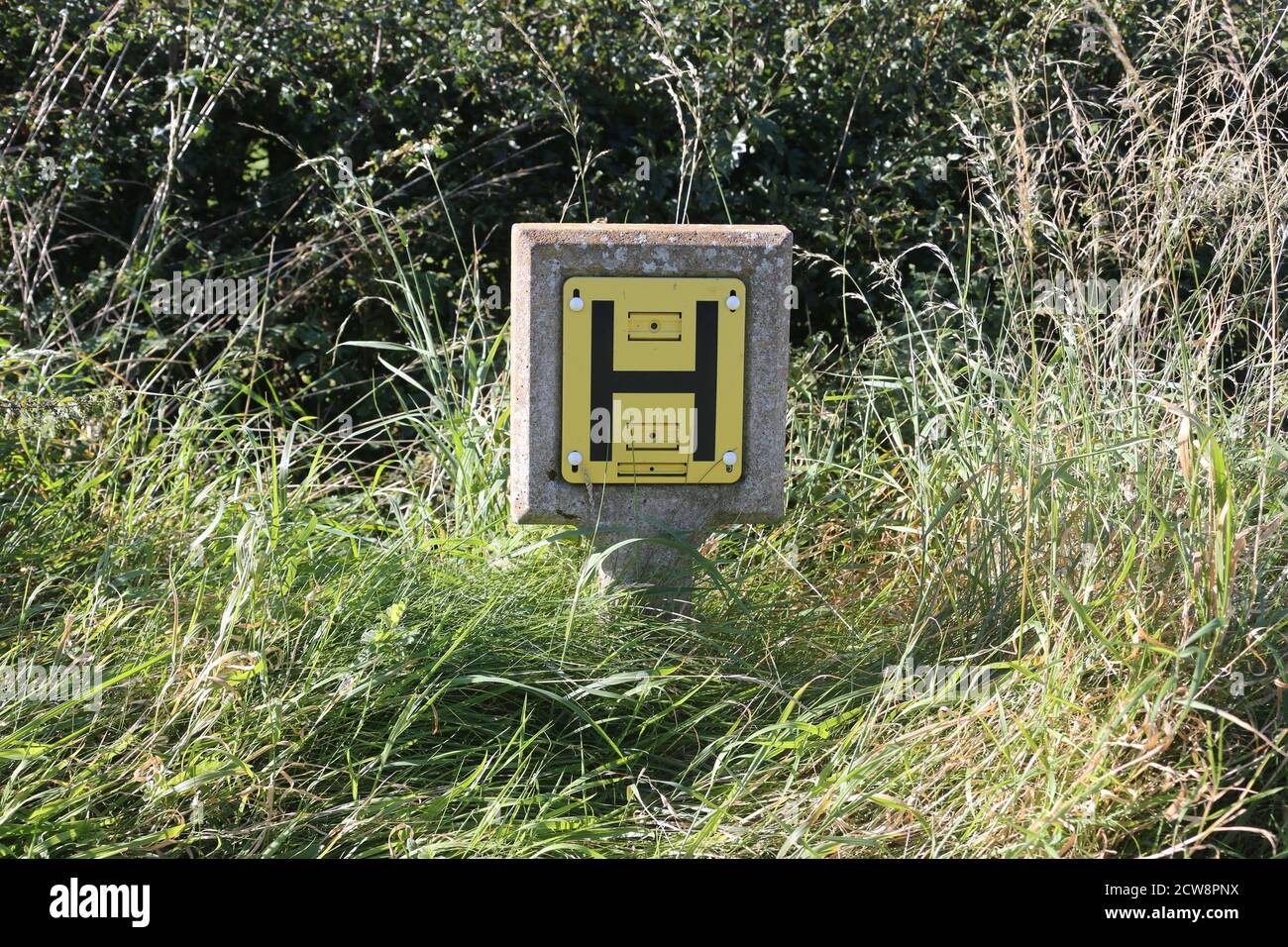 Roadside hydrant location sign hi-res stock photography and images - Alamy