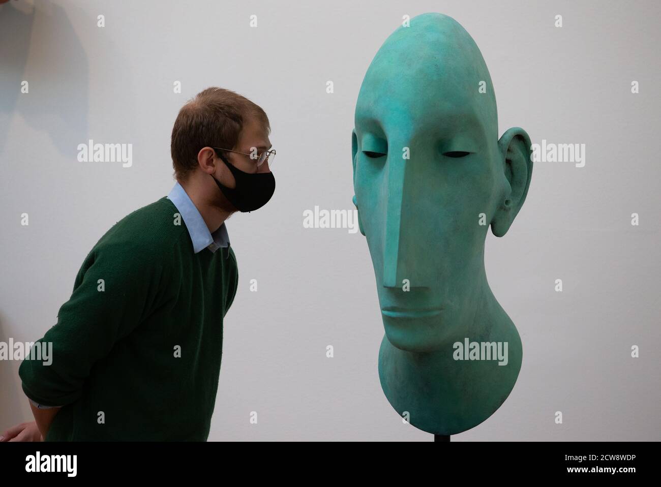 'Head II' by Tim Shaw, on sale for £49,000 (Edition of 5).Press preview of the Summer Exhibition at the Royal Academy which runs from October 6th-Janu Stock Photo
