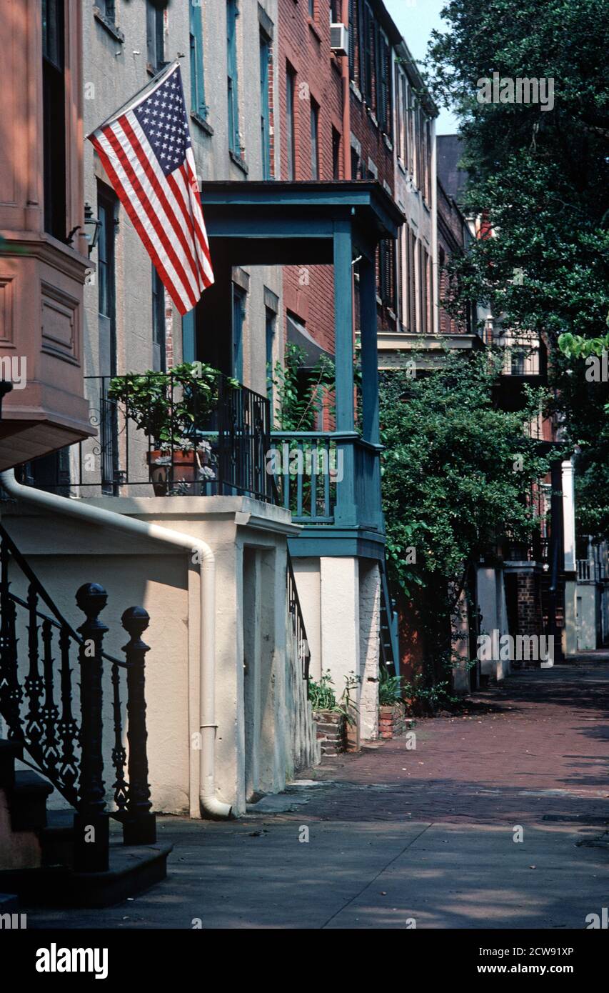 STREETS OF SAVANNAH WITH AMERICAN FLAG, GEORGIA, USA, 1980s Stock Photo