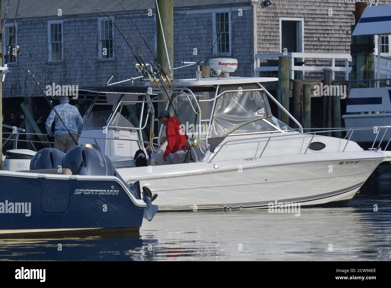 Barnstable, Massachusetts, USA. 25th Sep, 2020. Boaters prepare for a day on the water at Barnstable Harbor on Cape Cod in the early Autumn. Credit: Kenneth Martin/ZUMA Wire/Alamy Live News Stock Photo