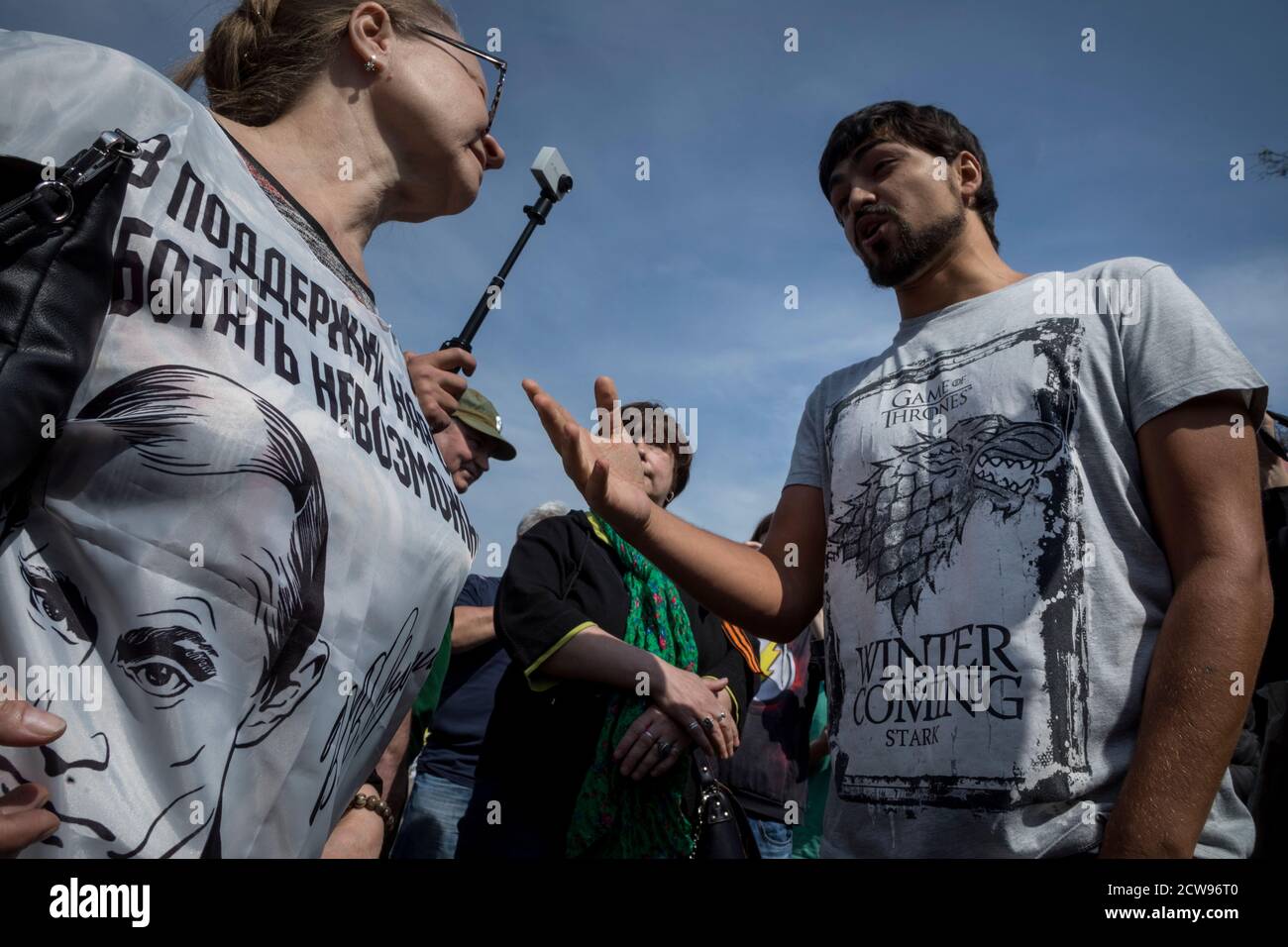 Moscow, Russia. 5th May, 2018. Confrontation between supporters and opponents of President Vladimir Putin during an unauthorized anti-Putin rally called by opposition leader Alexei Navalny in central Moscow, two days ahead of Vladimir Putin's inauguration for a fourth Kremlin term Stock Photo