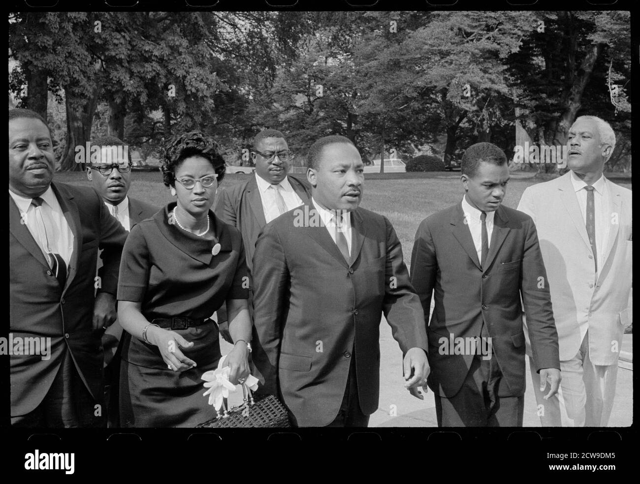 Rev Martin Luther King, Jr and his entourage arrive at the White House for a meeting with President Lyndon B Johnson on the day before the Voting Rights Act was signed. From left to right: Rev Ralph Abernathy, unidentified, Mrs. Juanita Abernathy, unidentified, Dr King, Walter Fauntroy and unidentified, Washington, DC, 8/5/1965.  (Photo by Marion S Trikosko/US News & World Report Magazine Photograph Collection/RBM Vintage Images) Stock Photo