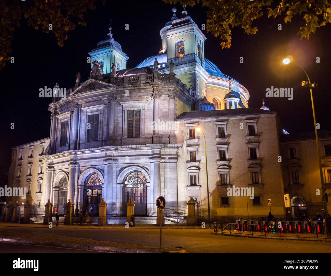 Real Basílica de San Francisco el Grande de noche. Madrid ciudad. España Stock Photo