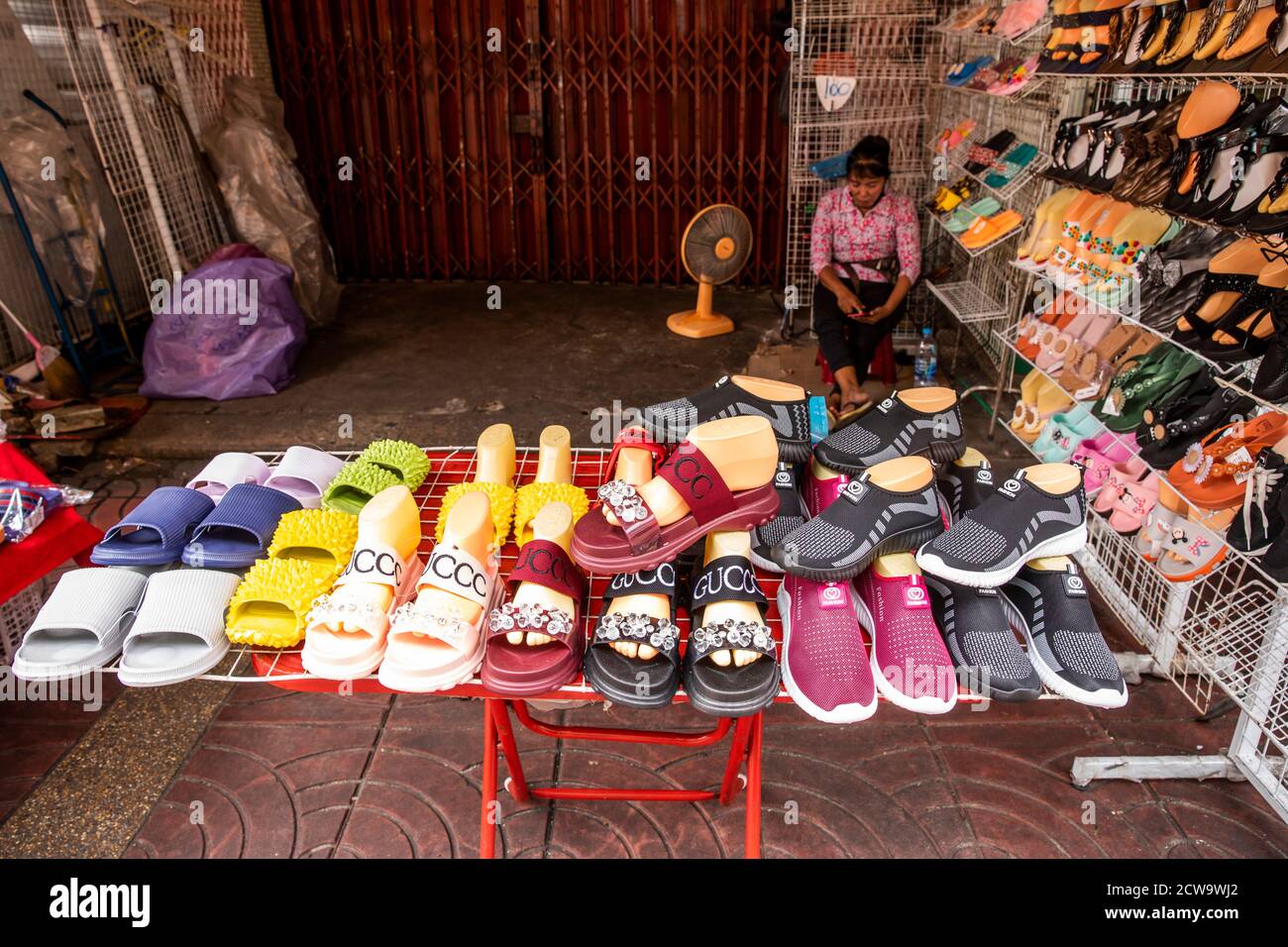 Shoes shop chinatown hi-res stock photography and images - Alamy