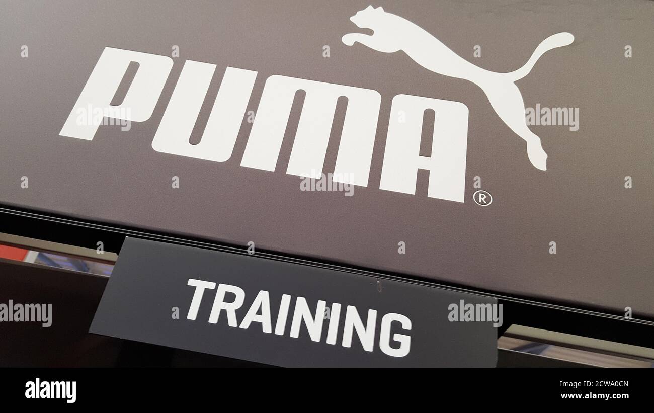 Bordeaux , Aquitaine / France - 09 25 2020 : Puma store sign and logo of  german company sporty for athletic casual footwear Stock Photo - Alamy