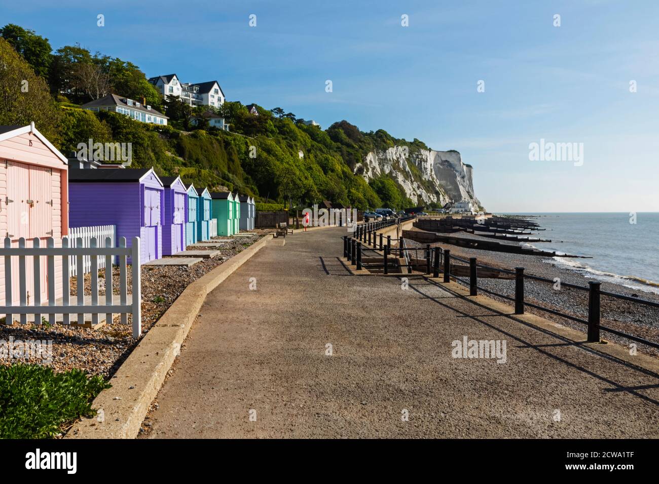 England, Kent, Dover, St.Margaret's Bay, Beach Huts and Cliff Top Housing Stock Photo