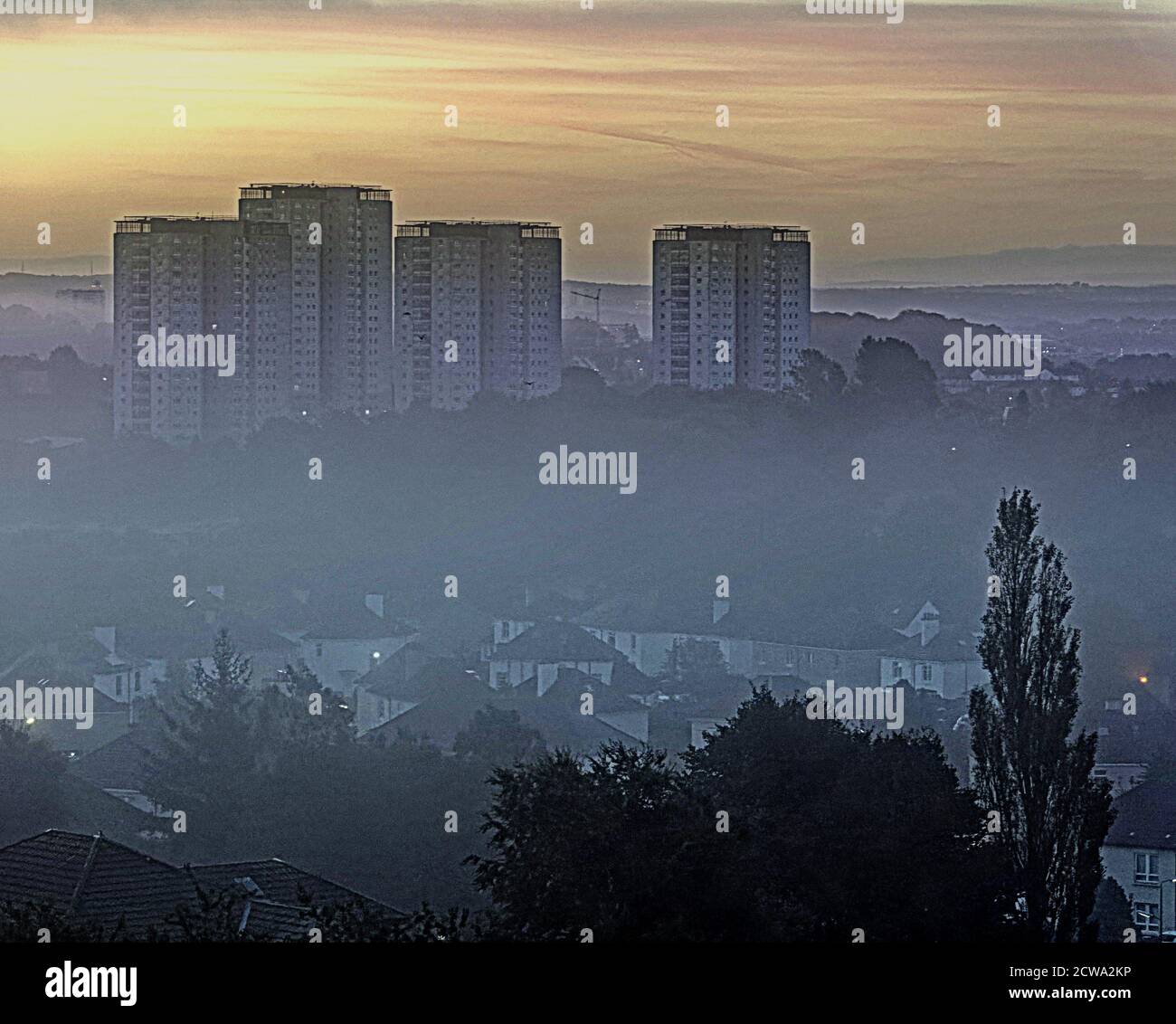 Glasgow, Scotland, UK, 29th September, 2020: UK Weather: Cold start saw freezing temperatures overnight as fog decimated the city leaving only the tops of the lincoln  towers and silhouettes overnight Credit: Gerard Ferry/Alamy Live News Stock Photo