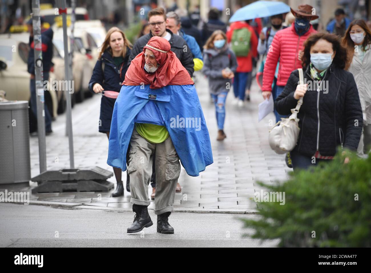 Центр москвы сейчас. Украинские беженцы в германии. Куча в центре москвы. Безработица и мигранты. Как сейчас в европе обстоят дела.