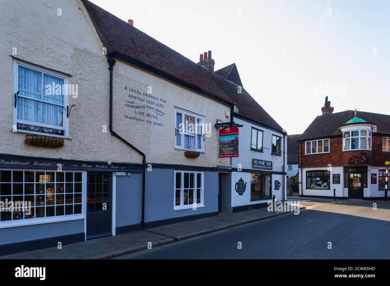 England, Kent, Sandwich, Street Scene and The Market Inn Pub Stock Photo