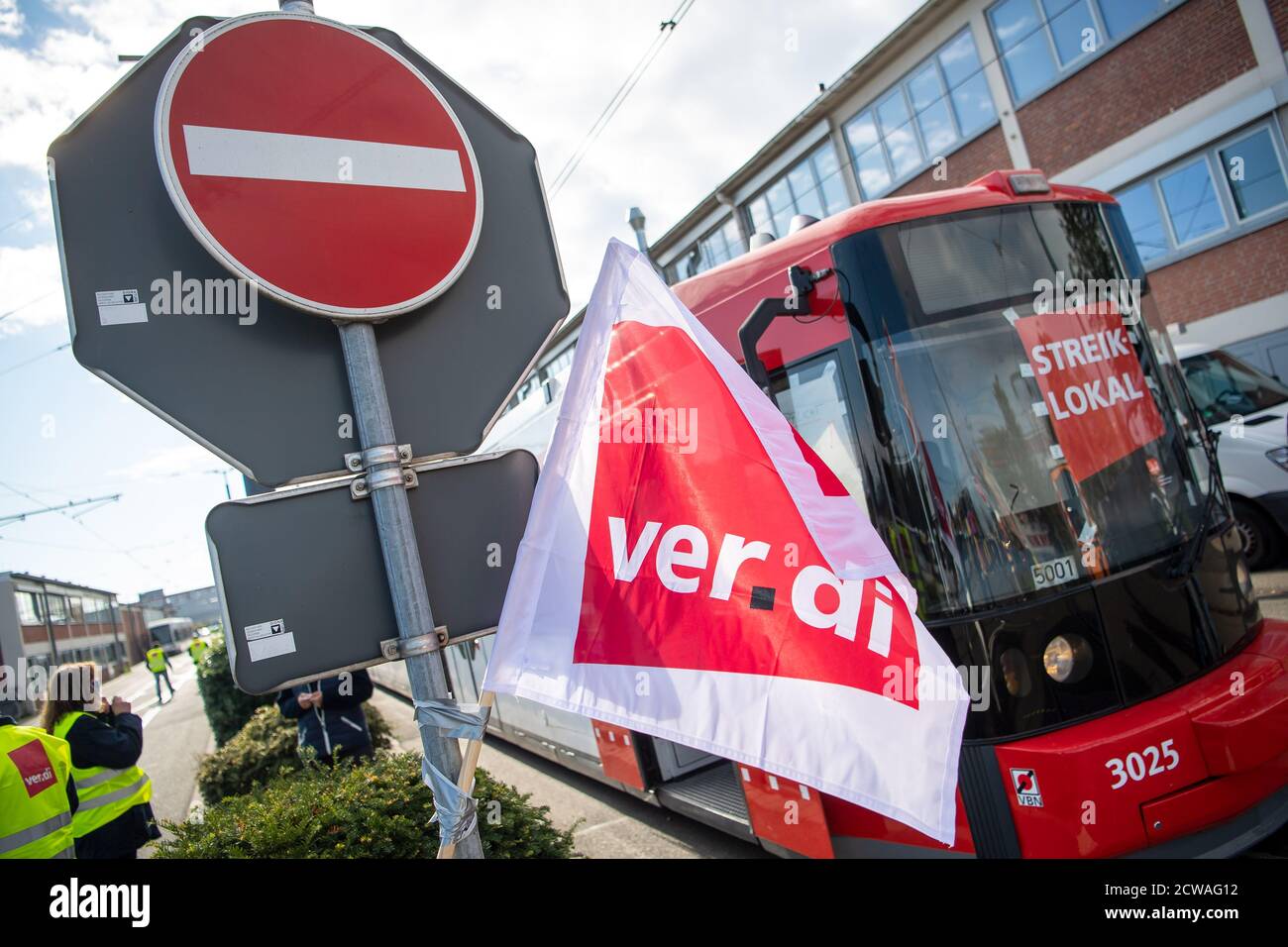 Bremen, Germany. 29th Sep, 2020. A ver.di flag hangs in front of a tram of the Bremer Straßenbahn AG (BSAG). The trade union Verdi has called on BSAG employees to go on a full-day warning strike. Credit: Sina Schuldt/dpa/Alamy Live News Stock Photo