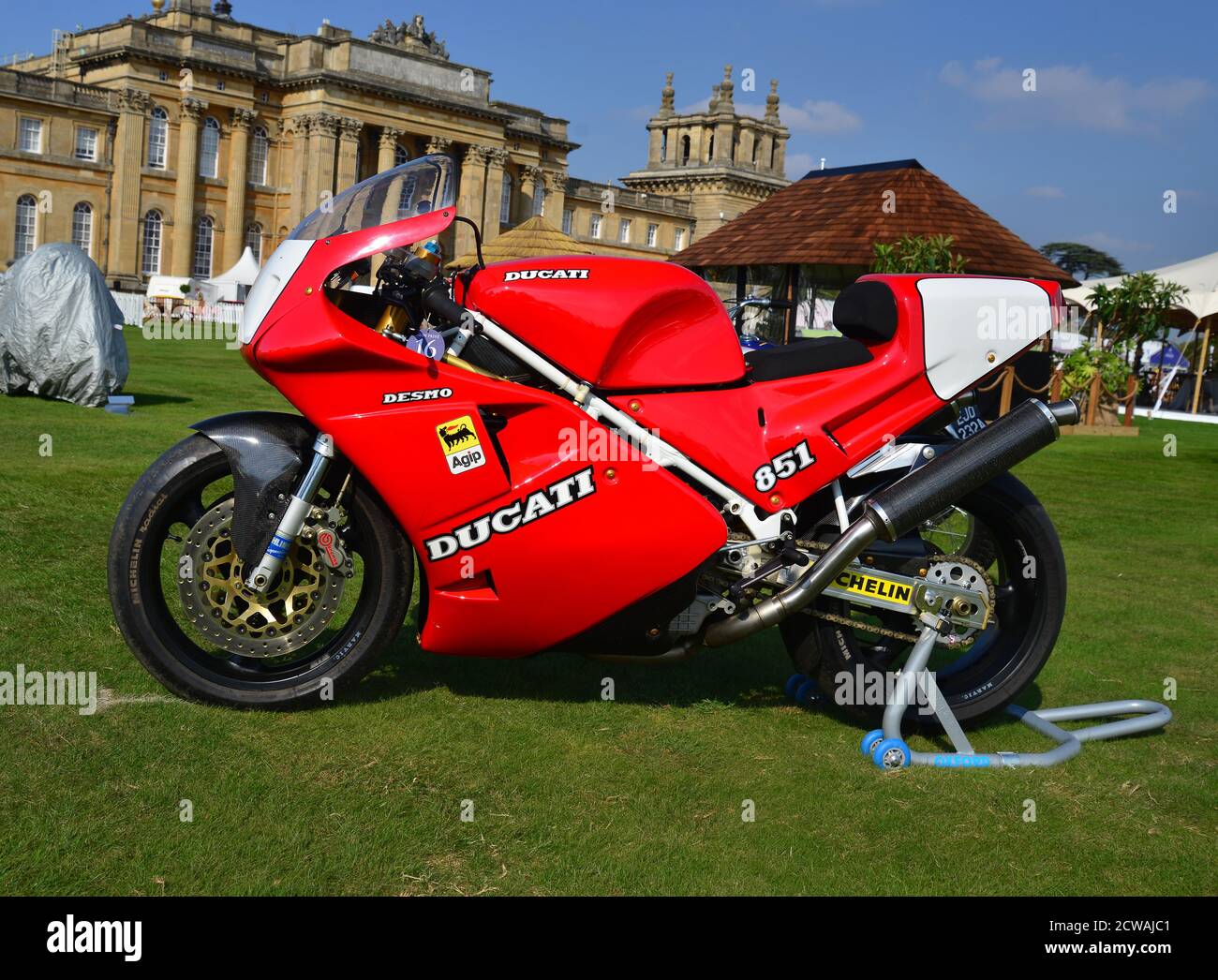 Ducati 851 Corse, Salon Privé, Blenheim Palace, Woodstock, Oxfordshire, England, September 2020. Stock Photo