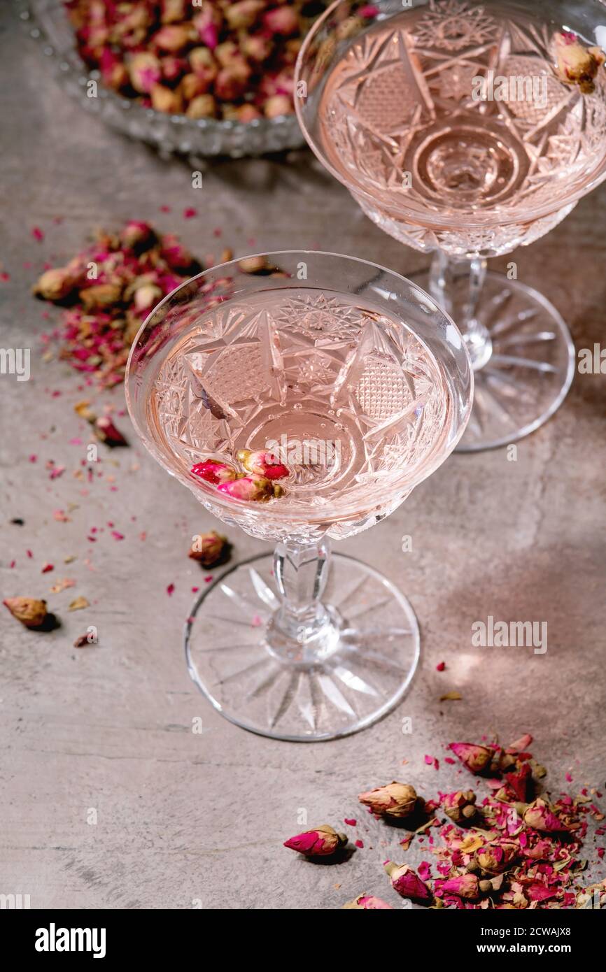 Pink shop champagne glasses