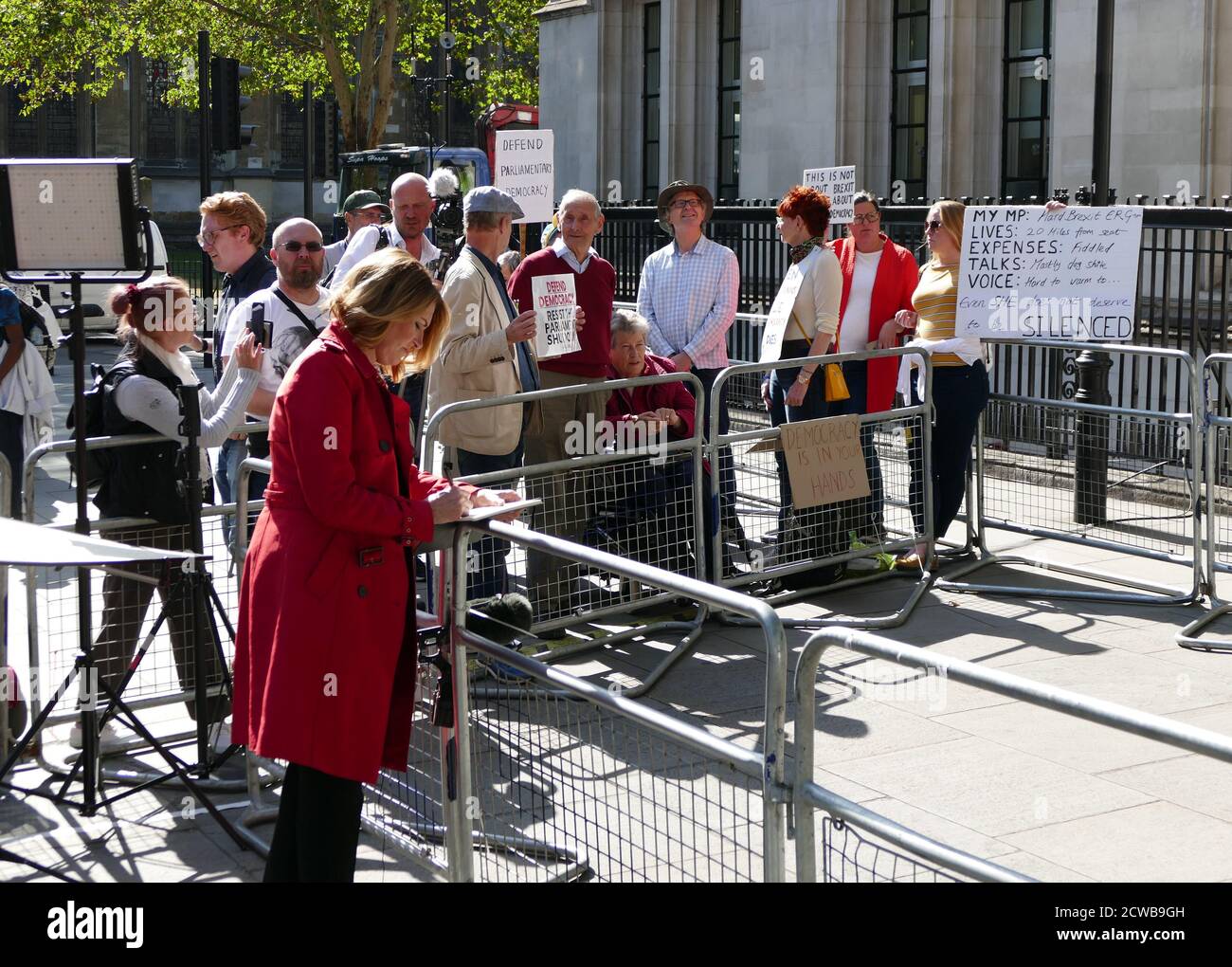 Press and 'Remain supporters' gather outside the Supreme Court in London to report on the hearing to challenge the Prorogation of Parliament. 17th Sept 2019.the prorogation of the Parliament, was ordered by Queen Elizabeth II upon the advice of the Conservative Prime Minister, Boris Johnson, on 28 August 2019. opposition politicians saw this as an unconstitutional attempt to reduce parliamentary scrutiny of the Government's Brexit plan. Stock Photo