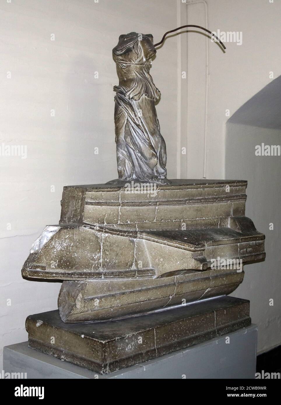 nike of samothrace statue
