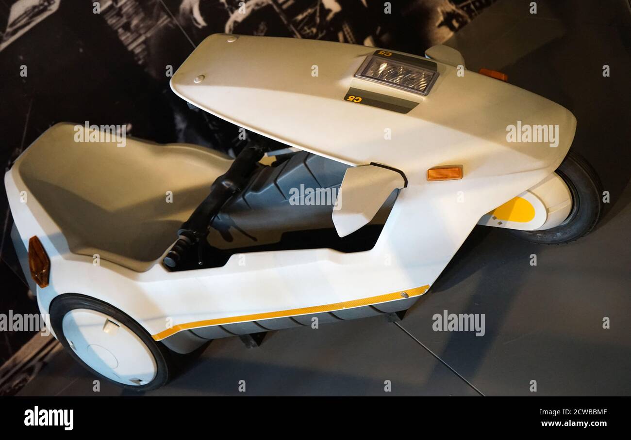 The Sinclair C5, a small one-person battery electric velomobile, technically an 'electrically assisted pedal cycle'. It was developed by Sir Clive Sinclair. 1985 Stock Photo