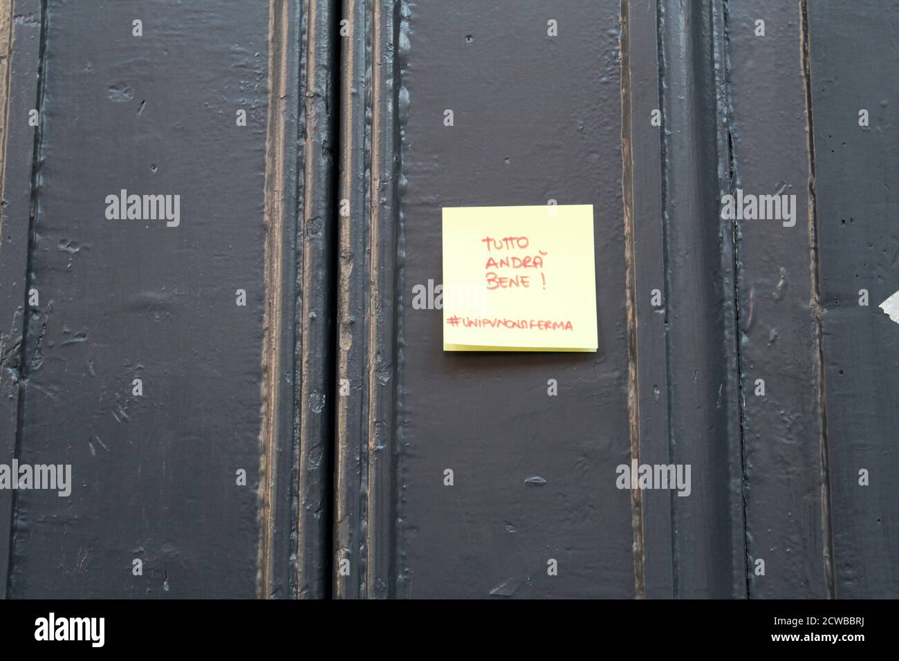 Home in self isolation with a sign saying '&#13;&#10;everything will be fine' in the quarantined town of Pavia, Lombardy, Italy during the Corona (COVID-19 ) Virus pandemic March 2020. Pavia has a population of around 73,000 people and was put in Lockdown from February onwards. Stock Photo