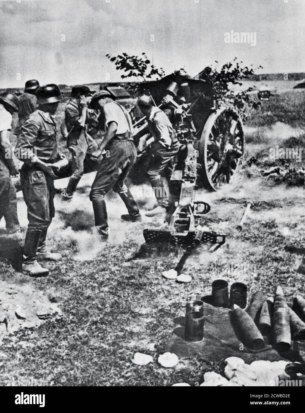 German artillery in action on the Eastern Front, 1941. The photographer is unknown. Stock Photo