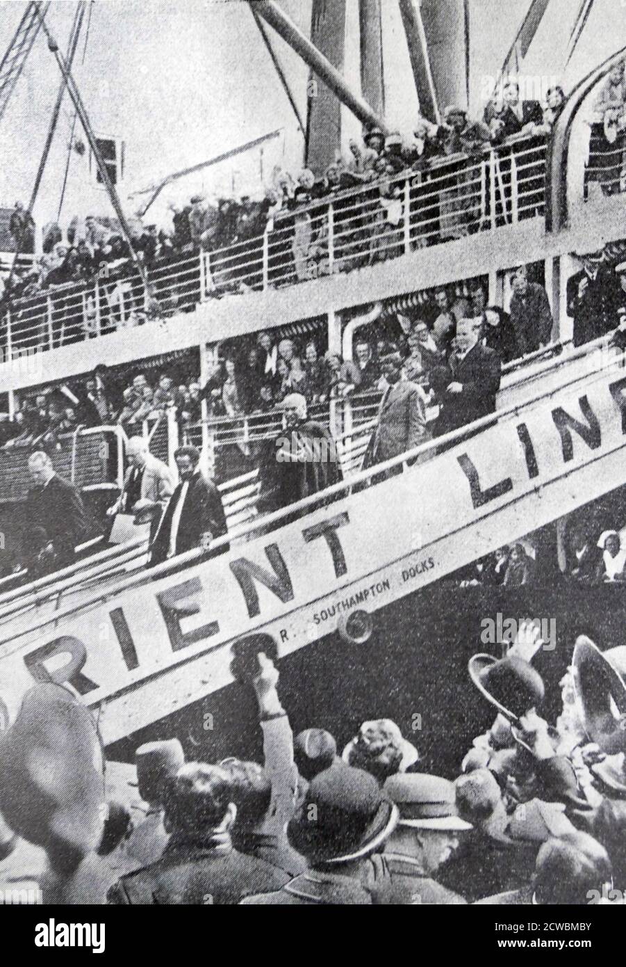 Black and white photo of the War in Ethiopia after the Italian invasion of 1935; Exiled Negus (emperor) Haile Selassie I (1892-1975) arrives in England, disembarking at Portsmouth to a joyous reception from the people. Stock Photo