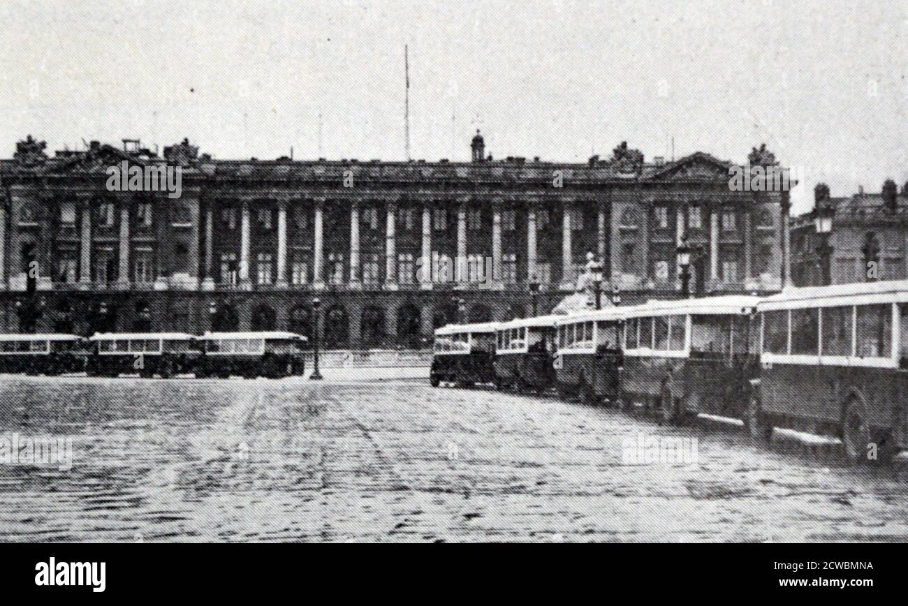 Black and white photograph pertaining to the first days of the war in Paris; requisitioning of buses at the Place de la Concorde. Stock Photo