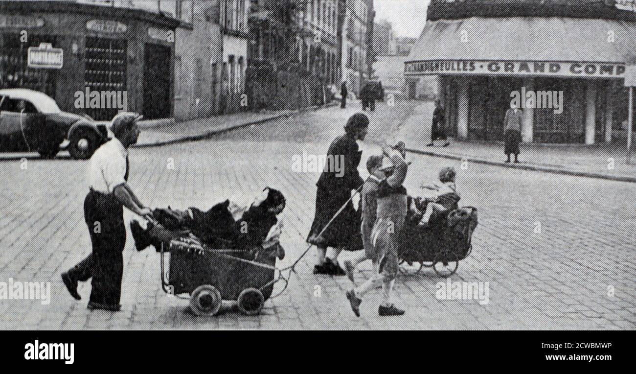 Black and white photograph of France during World War II (1939-1945) before the Armistice signed with Germany; a return from the Exodus to the Parisian suburbs. Stock Photo