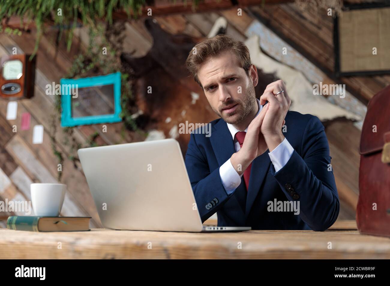 Elbows on the desk hi-res stock photography and images - Alamy