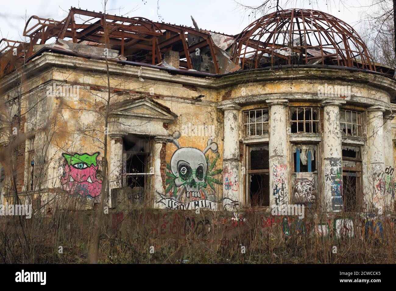 Destroyed building is in the style of Stalinist neoclassicism built in1958, former restaurant Hunting lodge Udel'nyy park Saint Petersburg Russia 2014 Stock Photo