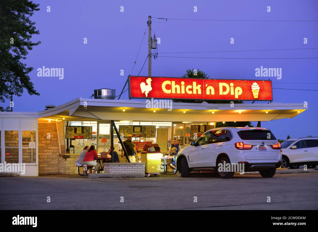 Hampshire, Illinois, USA. A drive-in restaurant in a small northeastern Illinois community. The drive in conjures up visions of the 1950s and 1960s. Stock Photo