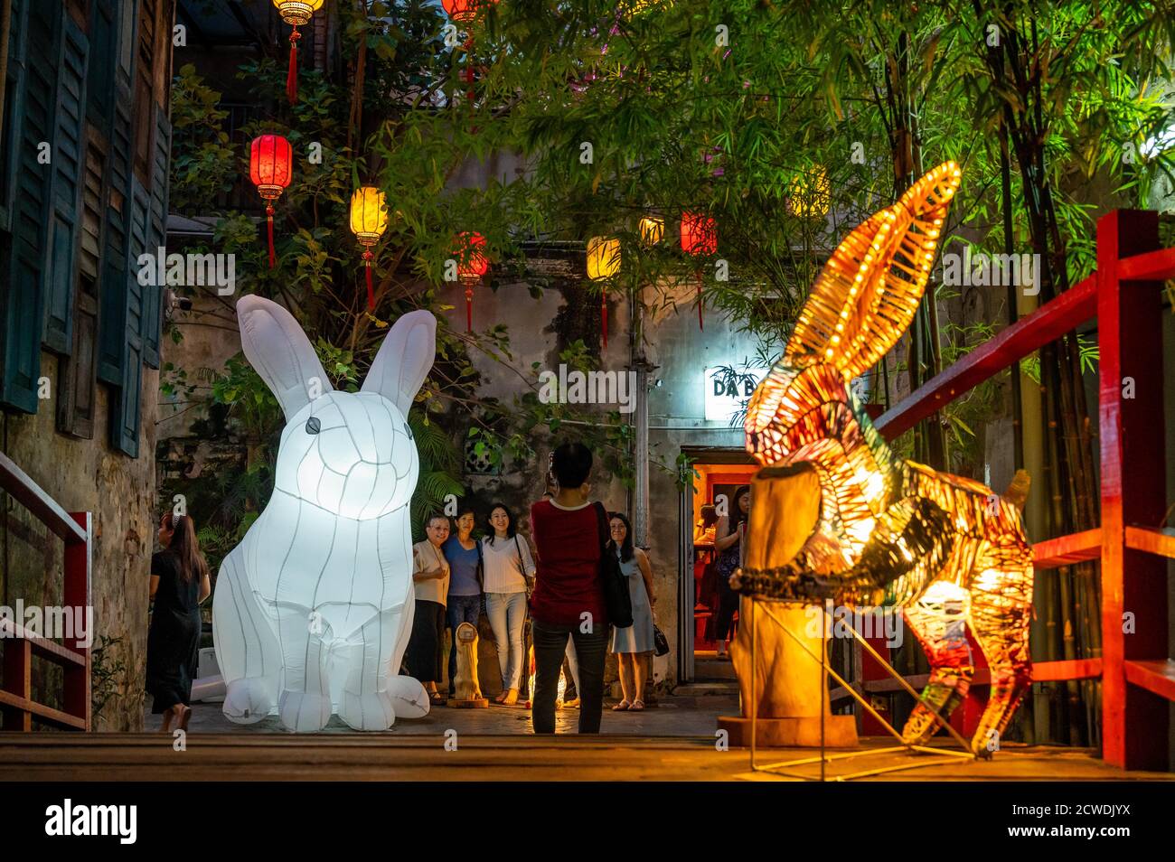 Beijing, Malaysia. 29th Sep, 2020. People pose for photos near the Jade ...