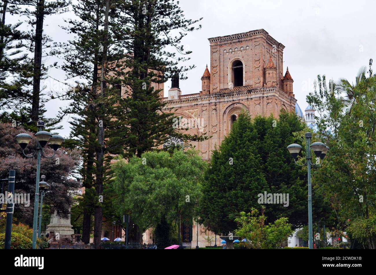 Cuenca, Ecuador - Parque Calderón Catedral Nuevo Stock Photo - Alamy