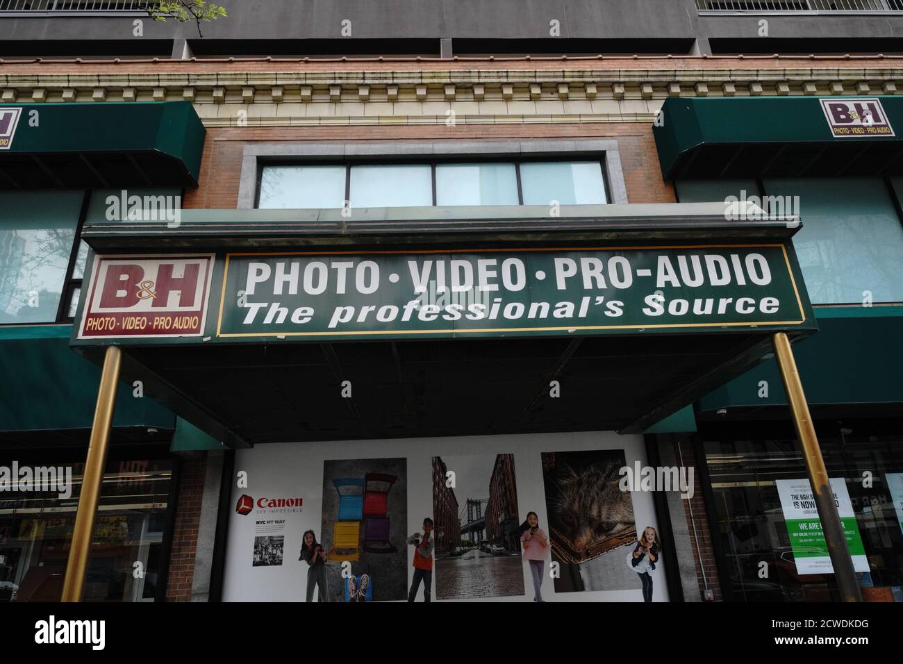 B&H Photo Video Store sign in New York Stock Photo - Alamy