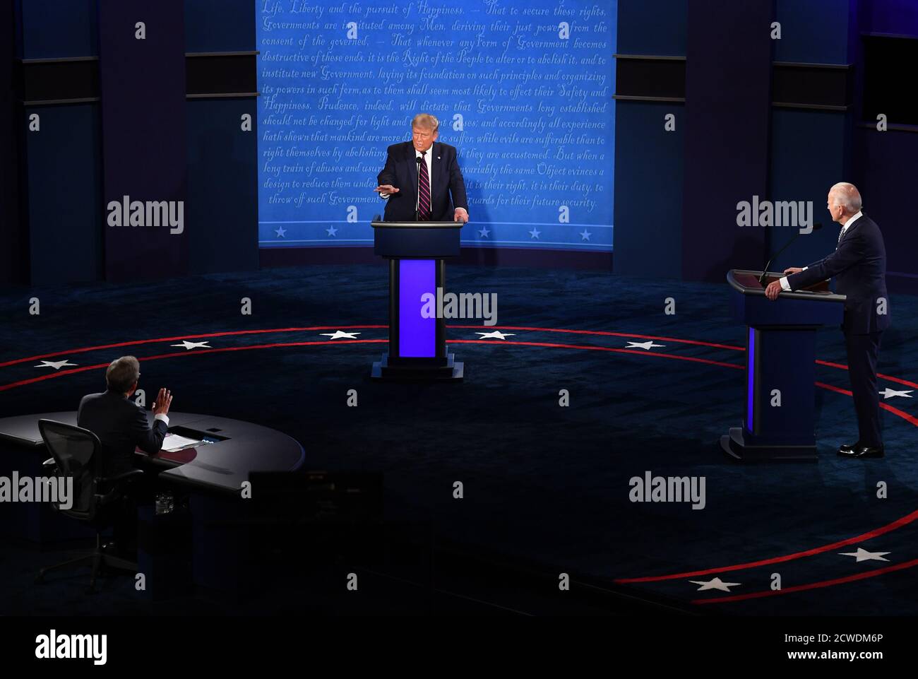 Cleveland, United States. 29th Sep, 2020. President Donald Trump (C) and Democratic presidential nominee Joe Biden (R), with Chris Wallace moderating, face off in the first of three scheduled 90 minute presidential debates, in Cleveland, Ohio, on Tuesday, September 29, 2020. Photo by Kevin Dietsch/UPI Credit: UPI/Alamy Live News Stock Photo