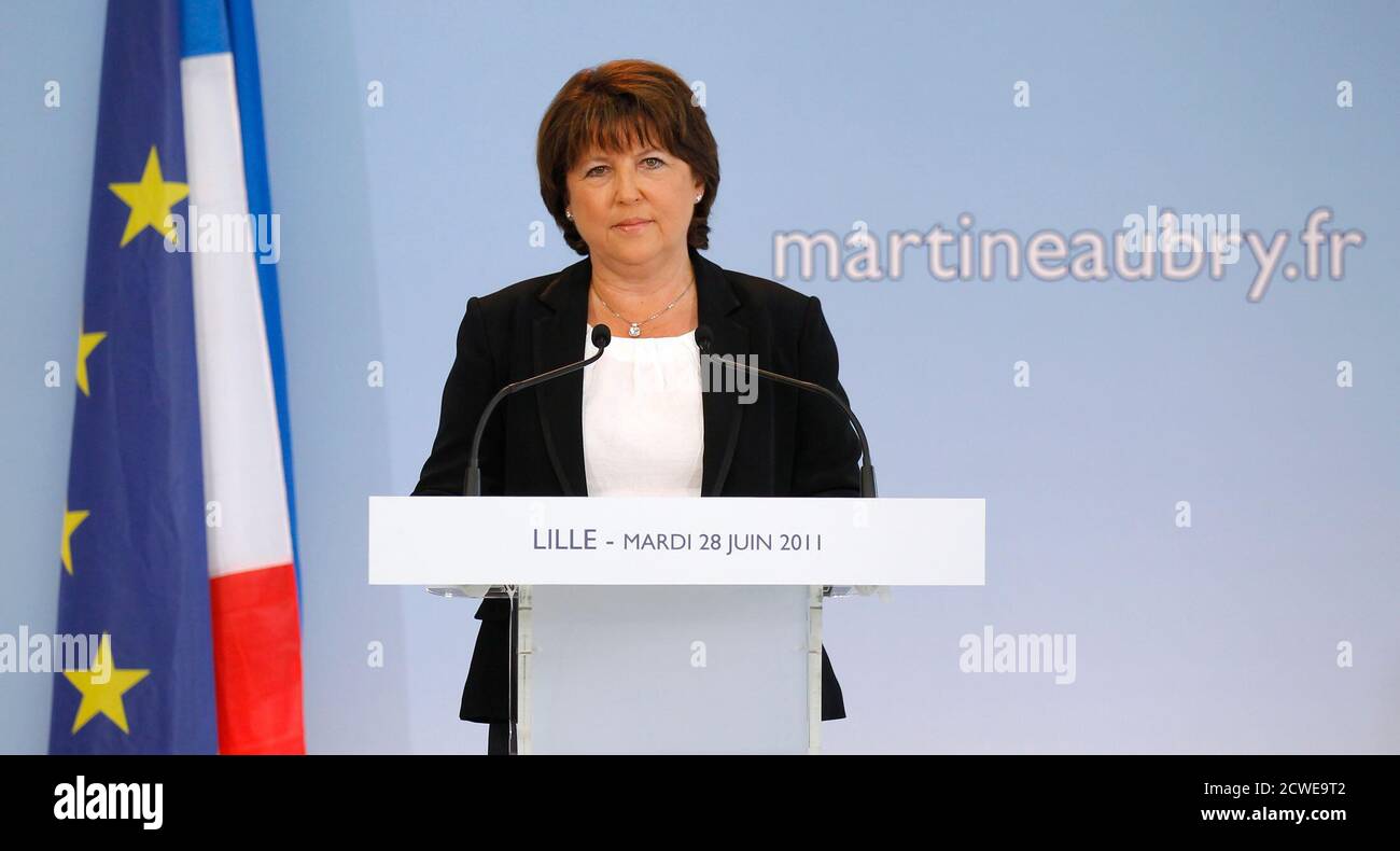 France's Socialist Party First Secretary Martine Aubry attends a news conference in Lille June 28, 2011. Veteran leftist Martine Aubry entered the race on Tuesday to run for the opposition Socialist Party in the 2012 presidential election, as the left reworks its battleplan following losing its star candidate.   REUTERS/Benoit Tessier (FRANCE - Tags: POLITICS) Stock Photo