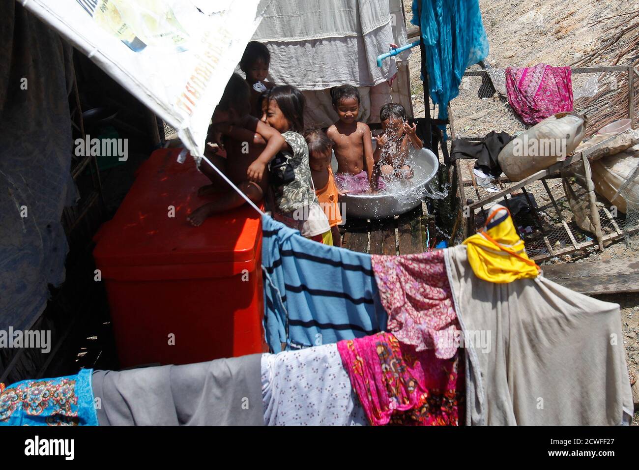 Cambodia phnom penh slum area hi-res stock photography and images - Alamy