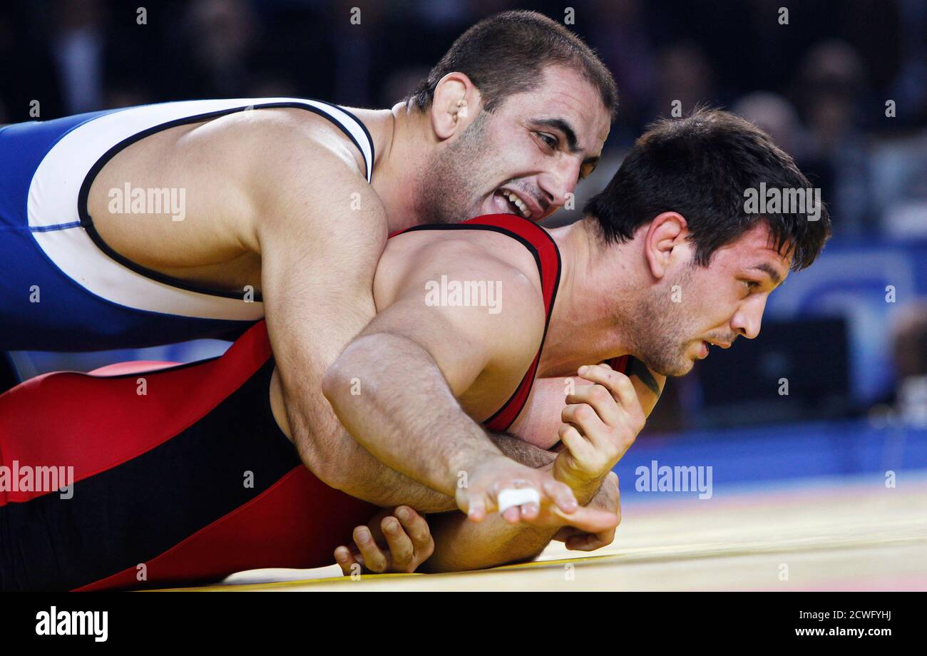 Bulgaria's Hristo Marinov (red) wrestles with Armenia's Artur Shahinyan