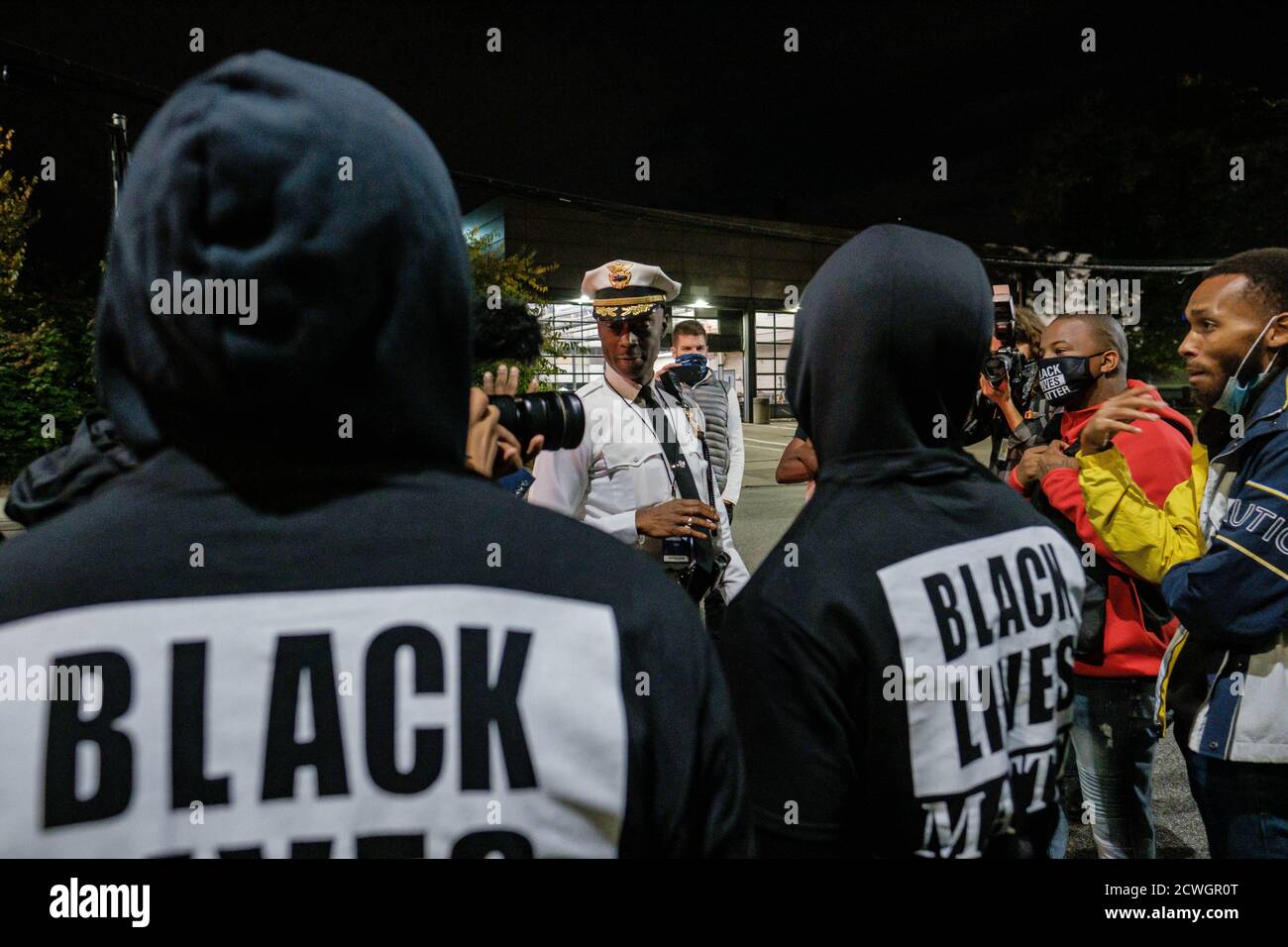 Cleveland, Ohio, USA. 29th Sep, 2020. Black Lives Matters (BLM) organizers  speaking with Cleveland Deputy Police Chief WAYNE DRUMMOND during the first  Presidential Debate nearby at Case Reserve and Cleveland Clinic. Credit: