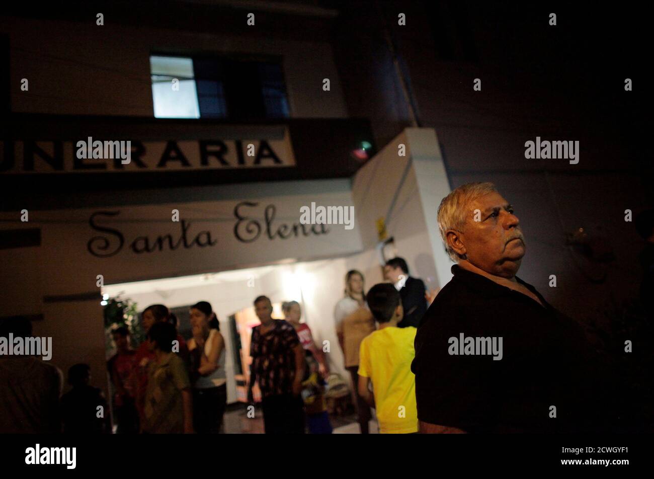 The Father Of Jose Antonio Villarreal A Member Of The Kombo Kolombia Band Stands Outside The Funeral Parlor During A Wake In Monterrey January 29 2013 Police Found A Dozen Bodies Inside Le ultime news, la biografia, le canzoni più famose e il calendario concerti. alamy