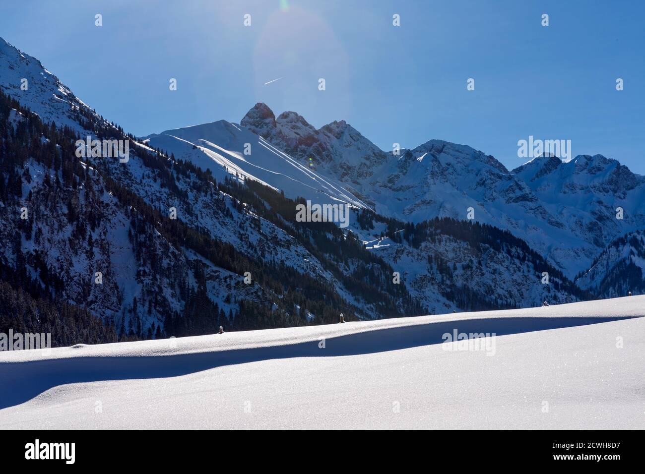 Winterlandschaft; Bergkette; Gipfel; verschneit Stock Photo