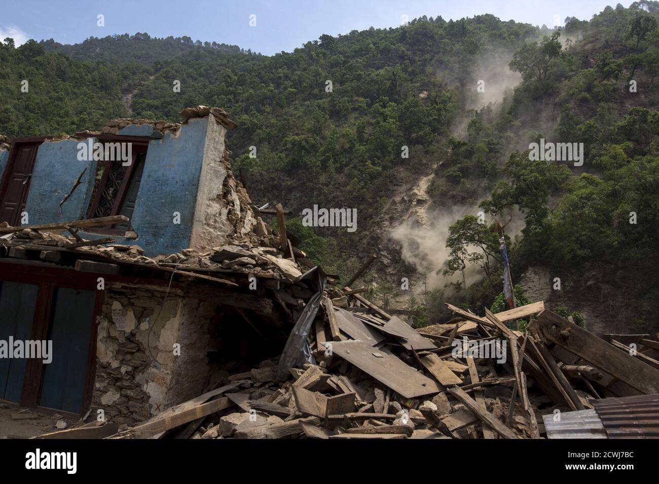 Nepal earthquake 2015 landslide hi-res stock photography and images - Alamy