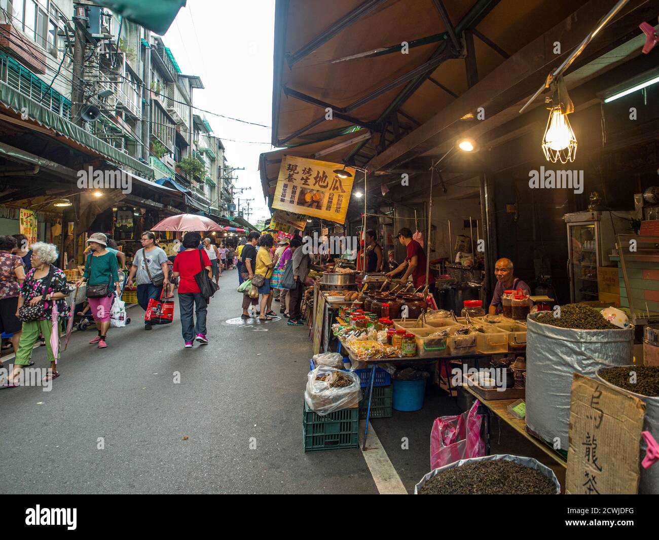Taipei, Taiwan - October 04, 2016: Typical local bazaar in Taiwan with ...