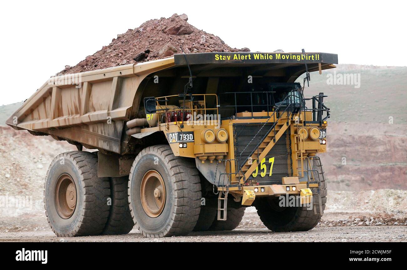 Nevada gold mining trucks hires stock photography and images Alamy