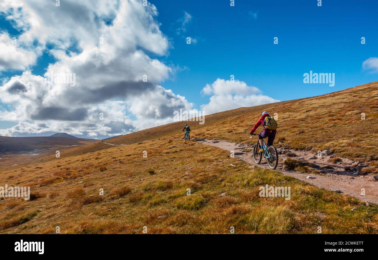 Mountain bikers on the path to the mountain Ben Macdui, the 2nd highest peak in the UK, near the Cairngorm Ski Centre at Aviemore, Scotland, UK Stock Photo
