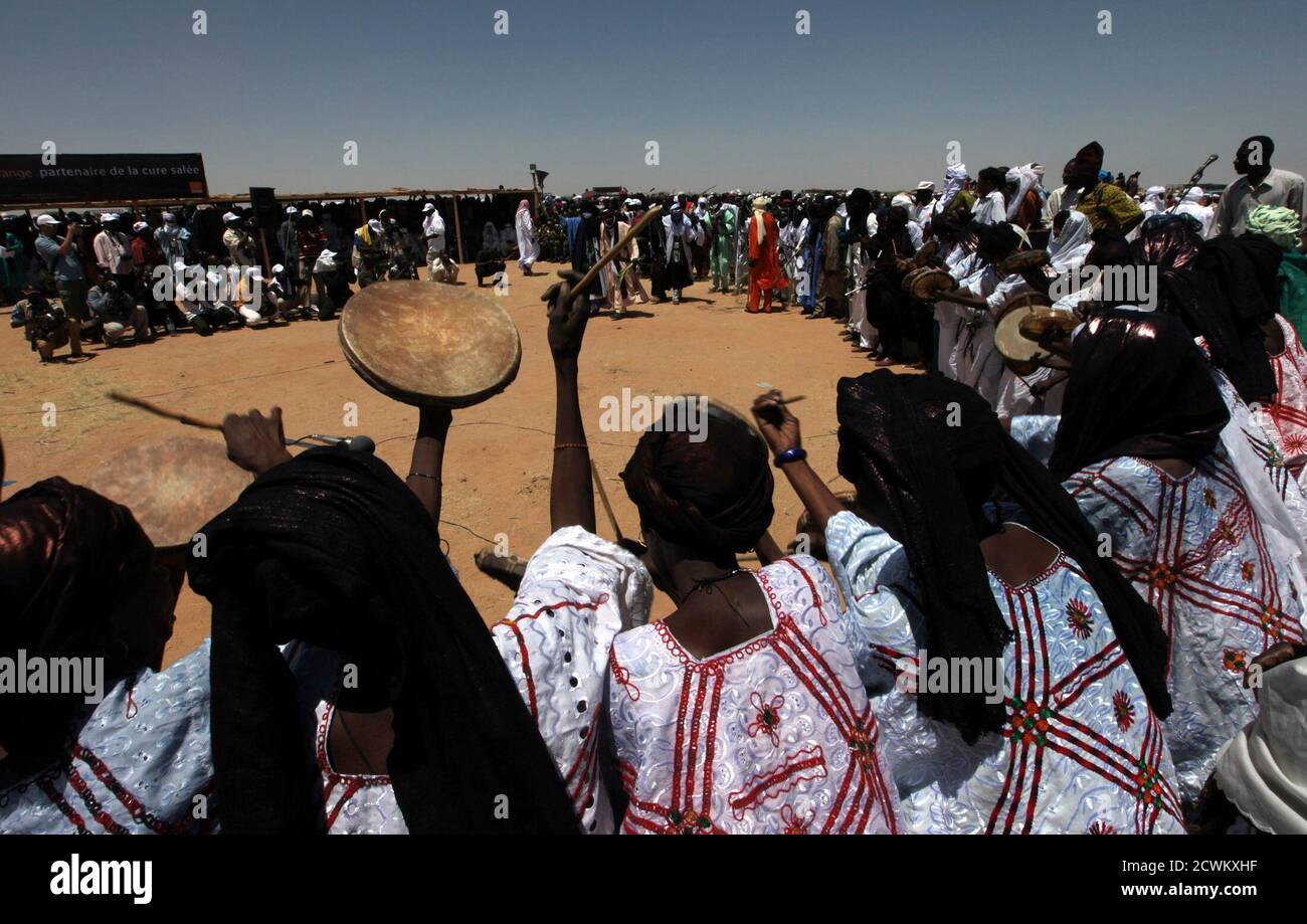 Nomadic Rhythms: How Tuareg Dances Evolved Over Centuries