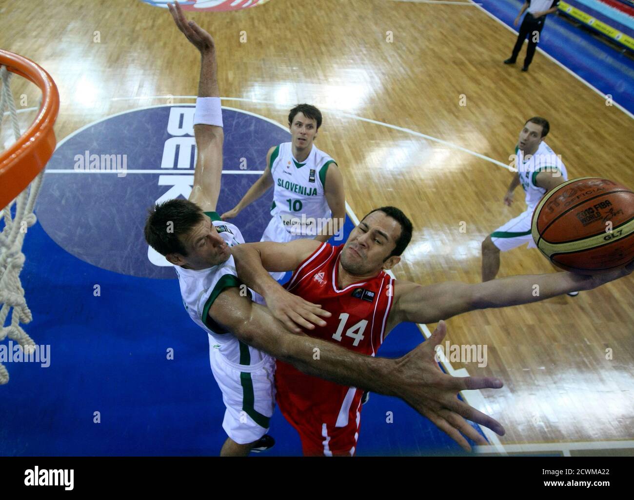 Iran's Saeid Davarpanahfard (centre R) goes up to shoot against Slovenia Goran Jagodnik during their FIBA Basketball World Championship game in Istanbul September 2, 2010. REUTERS/Jeff Haynes (TURKEY - Tags: SPORT BASKETBALL) Stock Photo