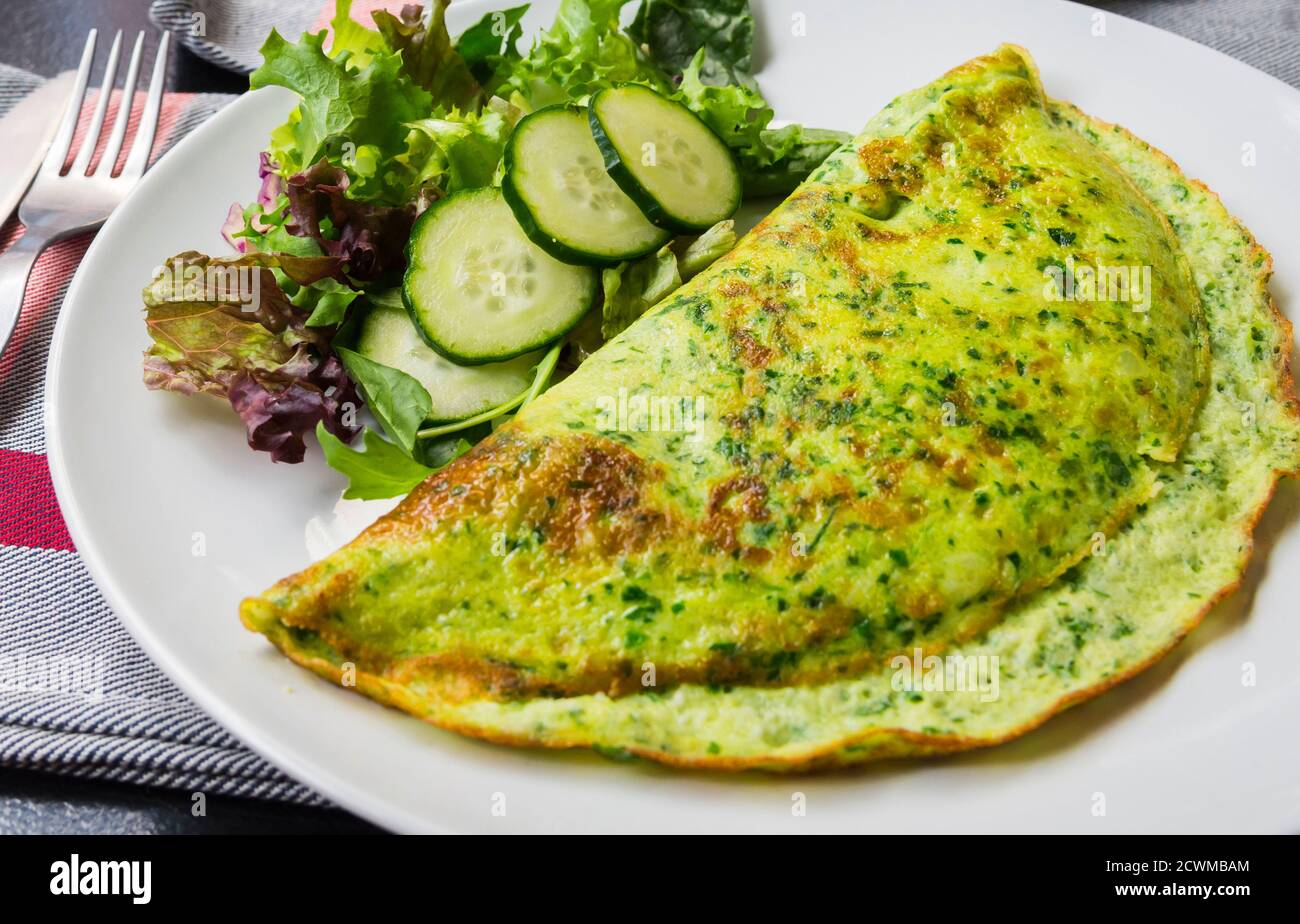 Green omelet with spinach, cucumber and salad Stock Photo Alamy