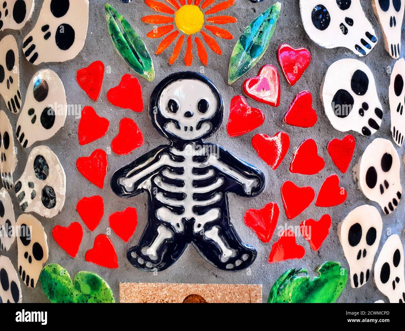 Skull mosaic mexico dia hi-res stock photography and images