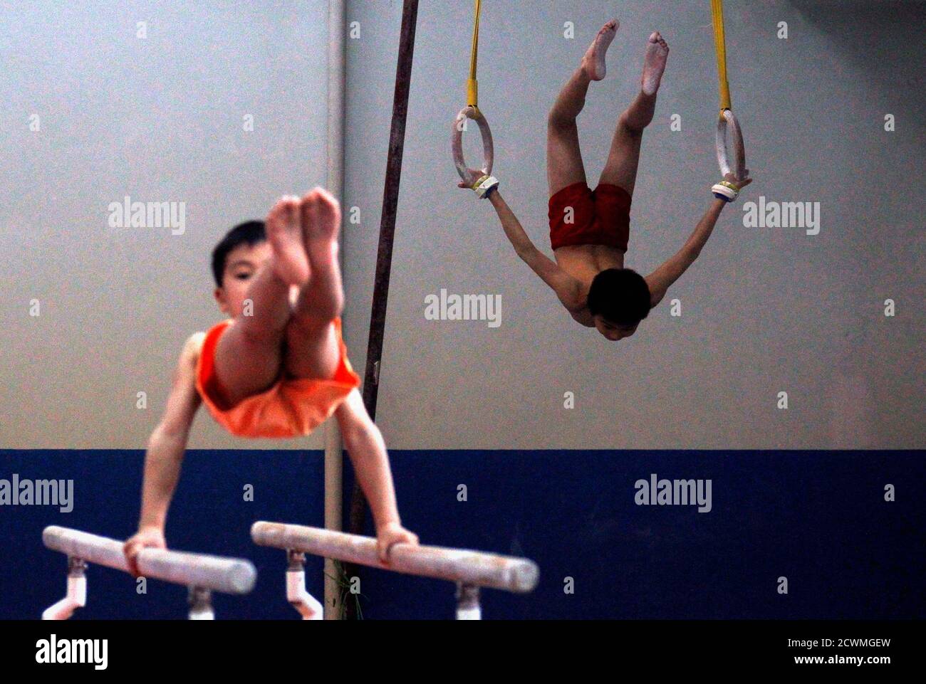 Boy gymnast rings hires stock photography and images Alamy