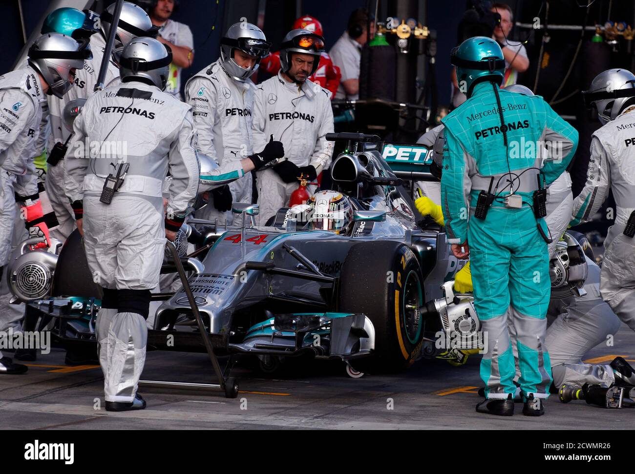 Mercedes Pit Crew Lewis Hamilton High Resolution Stock Photography And Images Alamy