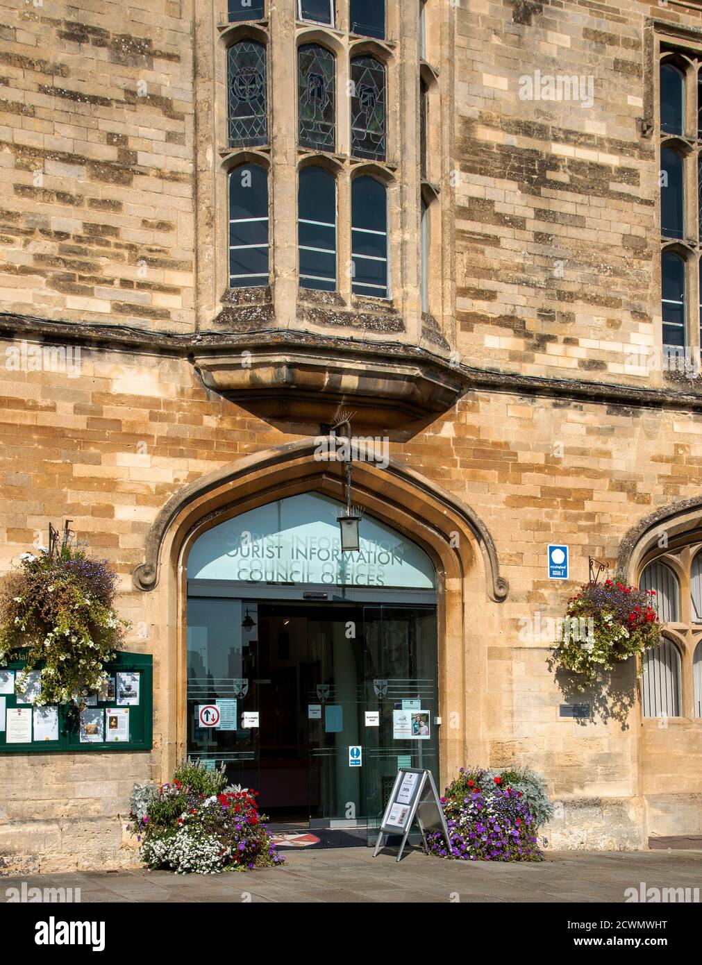 Malmesbury, Wiltshire, England, UK. 2020. The entrance to the Tourist Information office  on Cross Hayes in the market town of Malmesbury, UK Stock Photo