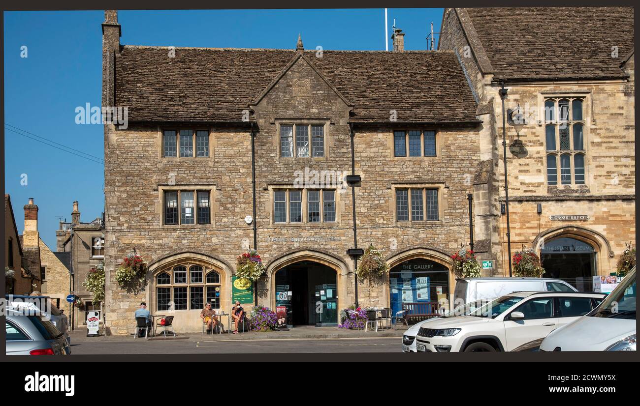 Malmesbury, Wiltshire, England, UK.  2020. Exterior of Malmesbury Town Hall and The Gallery with visitors drinking and eating outside. Stock Photo